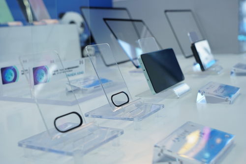 向新而行 以質(zhì)致遠(yuǎn) 既軟又硬，綿陽(yáng)這家公司生產(chǎn)的“神奇玻璃”被廣泛運(yùn)用于手機(jī)硬件研發(fā)